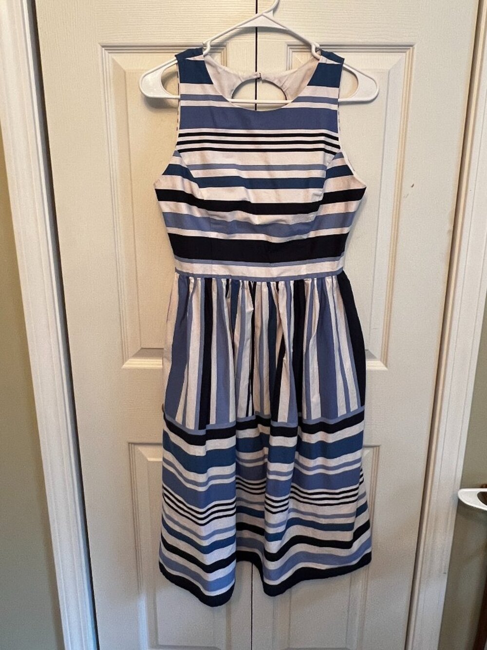 Vince Camuto Blue White Striped Fit & Flare Dress Sleeveless with pockets Size 2